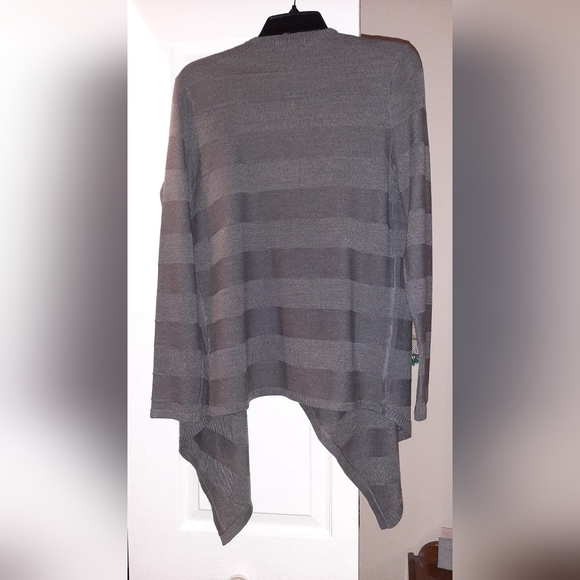 New York & Company Grey Cover-up - Picture 2 of 6